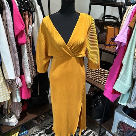 NWT By Anthropologie Plisse V-Neck Wrap Midi xxs petite - Picture 3 of 9